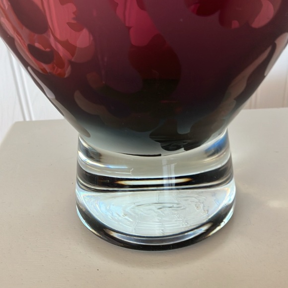 Beautiful Glass Amethyst Heavy Vase With Frosted Detail, Thick Clear Bottom - Picture 3 of 12